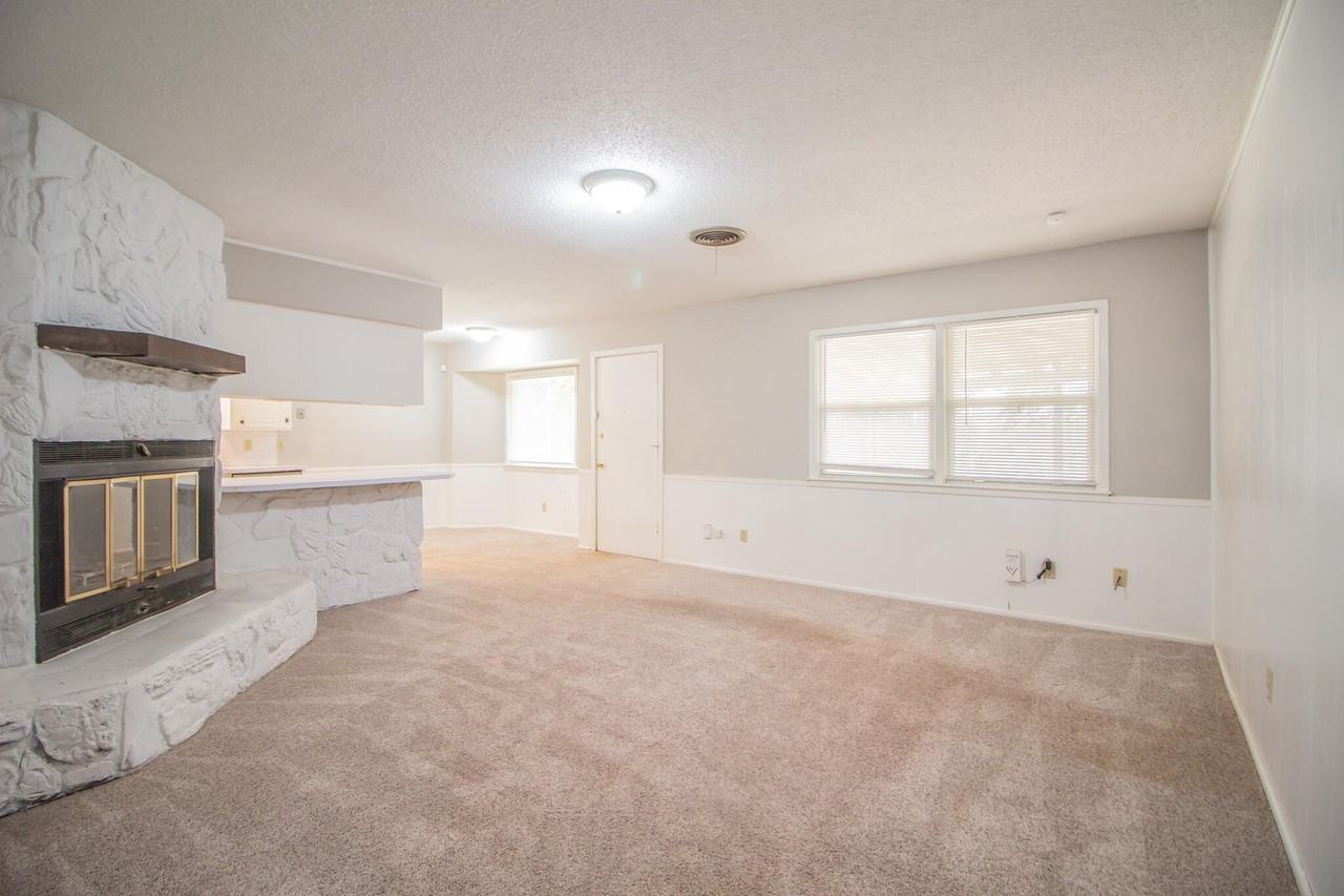 5404 48th St - Photo 5 of 16