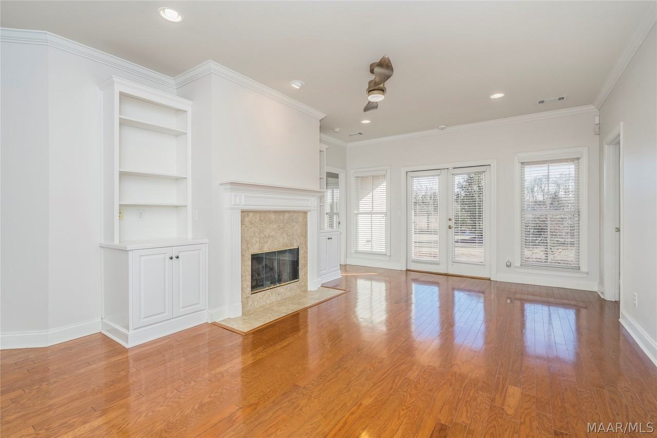 5540 Ash Grove Cir - Photo 3 of 31