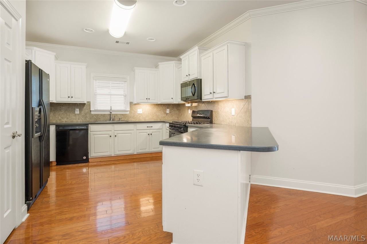 5540 Ash Grove Cir - Photo 6 of 31