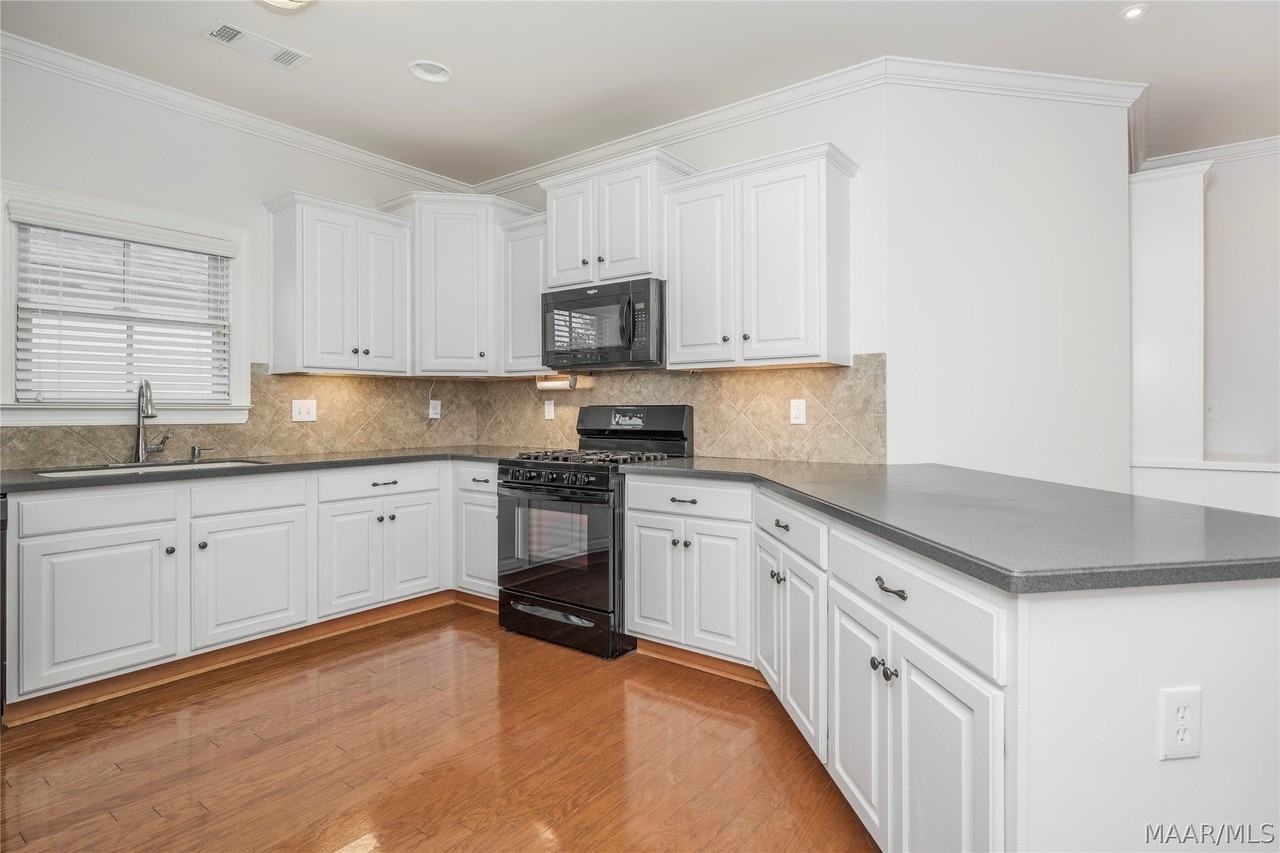 5540 Ash Grove Cir - Photo 7 of 31
