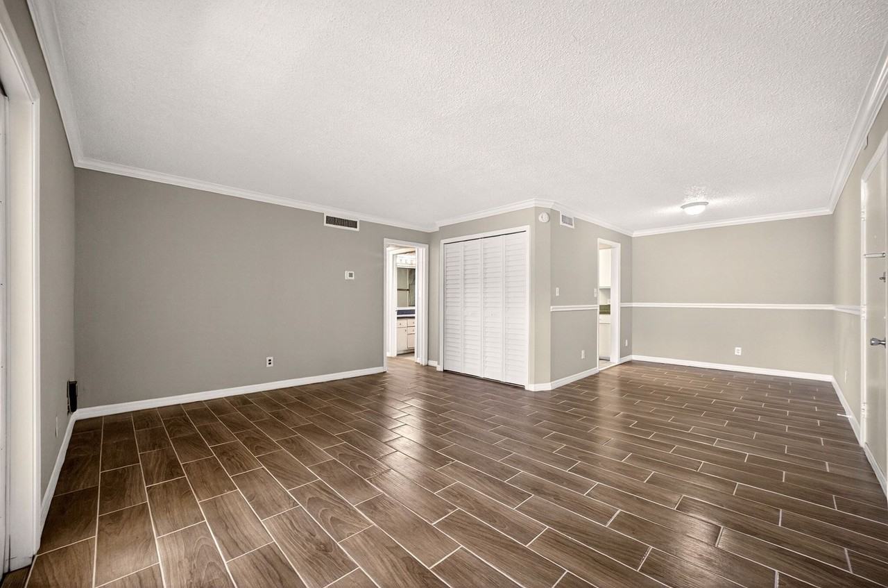 285 Wymore Rd #202 - Photo 6 of 22
