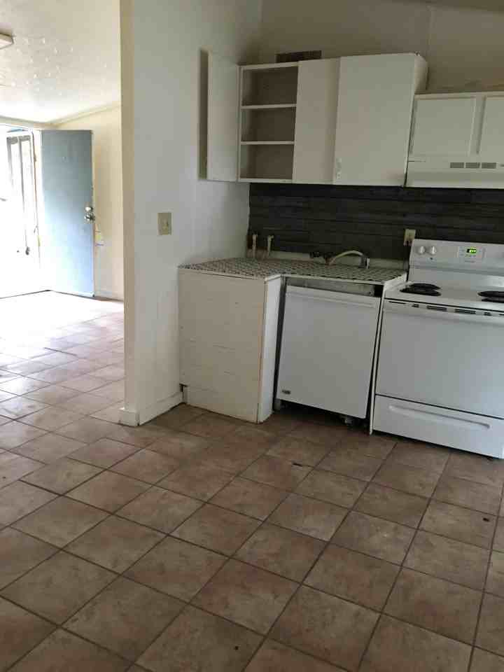 212 Chester St #212 - Photo 2 of 7