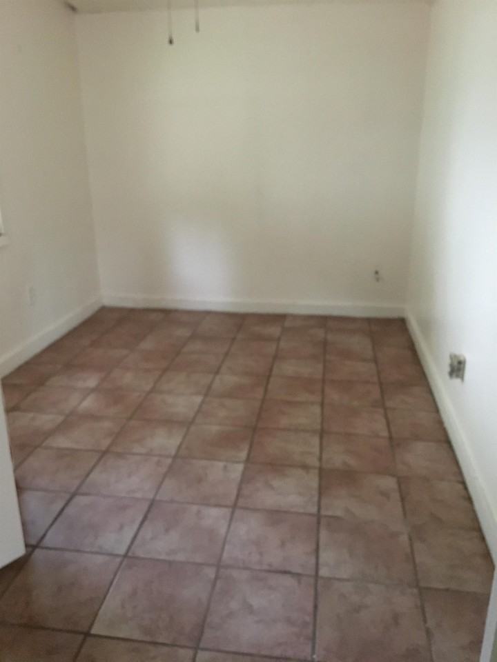 212 Chester St #212 - Photo 3 of 7