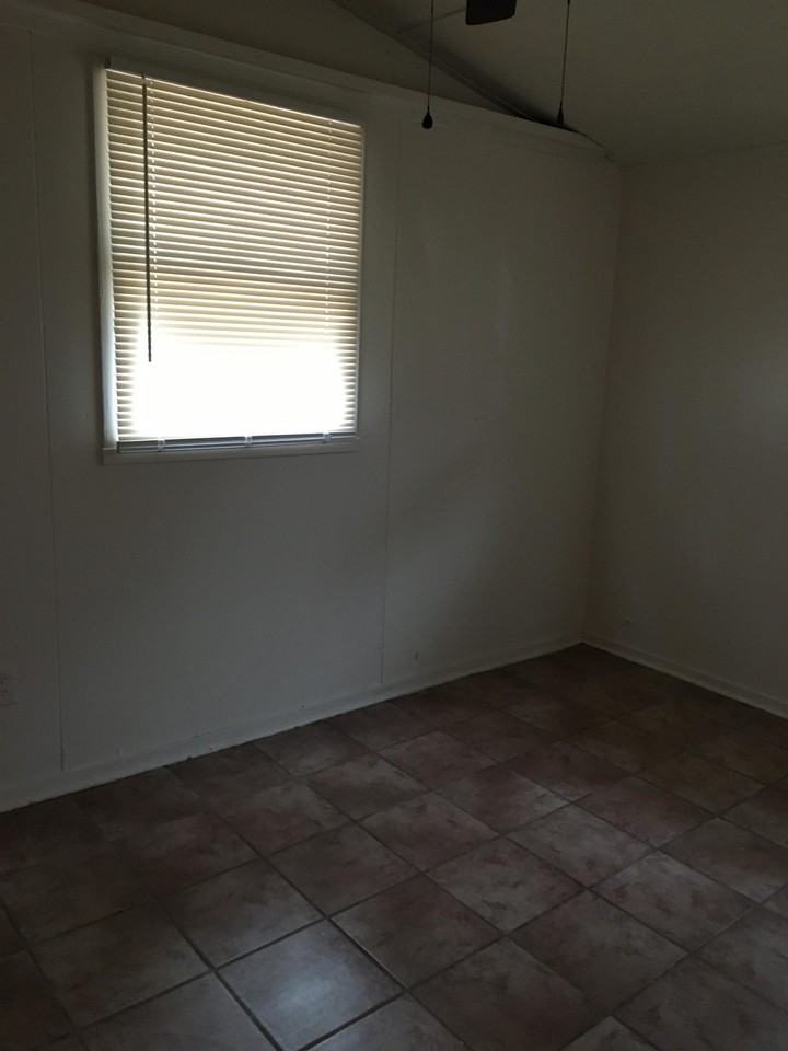 212 Chester St #212 - Photo 5 of 7