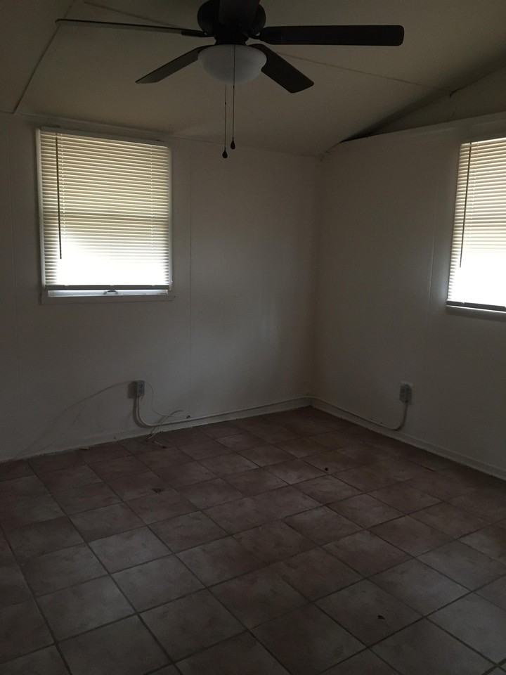 212 Chester St #212 - Photo 6 of 7