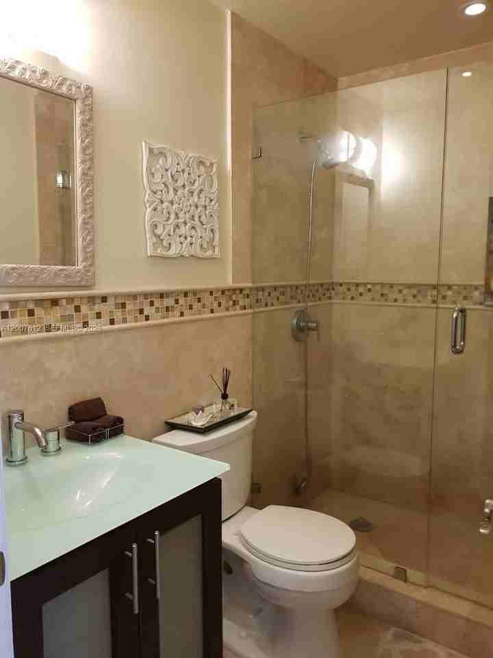 930 Ne 33rd Ter #202 - Photo 5 of 7