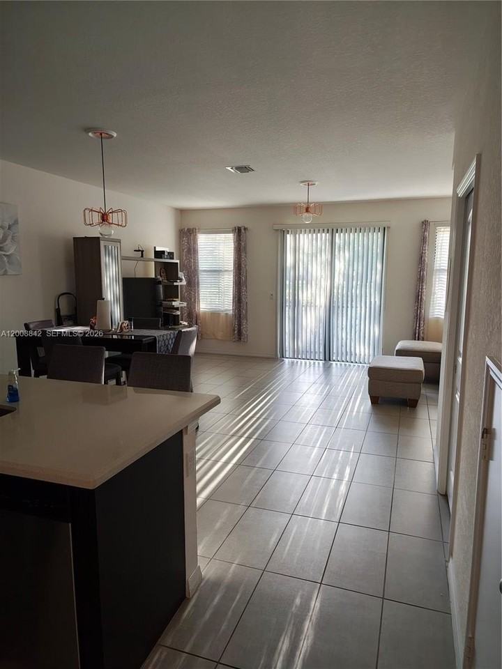 3329 Nw 11th Ave #3329 - Photo 4 of 50