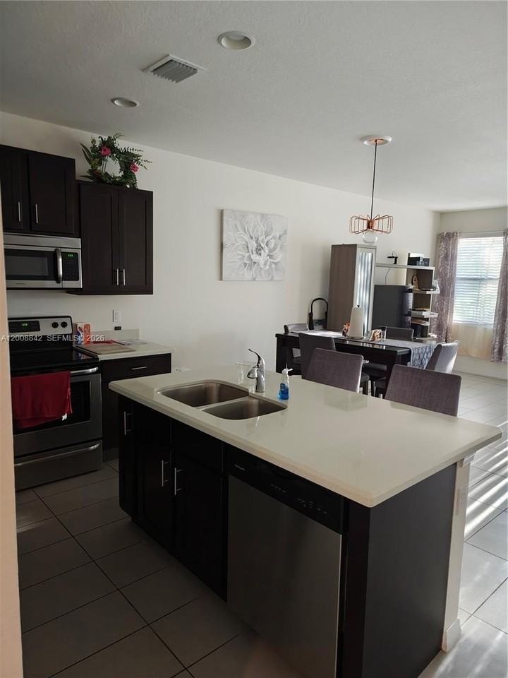 3329 Nw 11th Ave #3329 - Photo 5 of 50