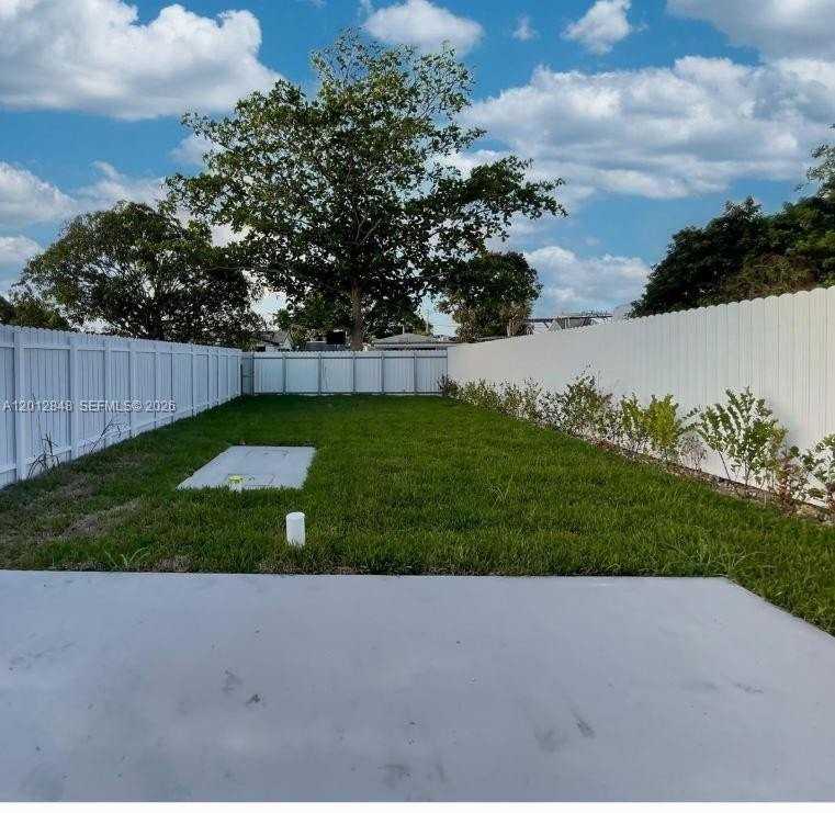 12060 Sw 216th St #A - Photo 5 of 10