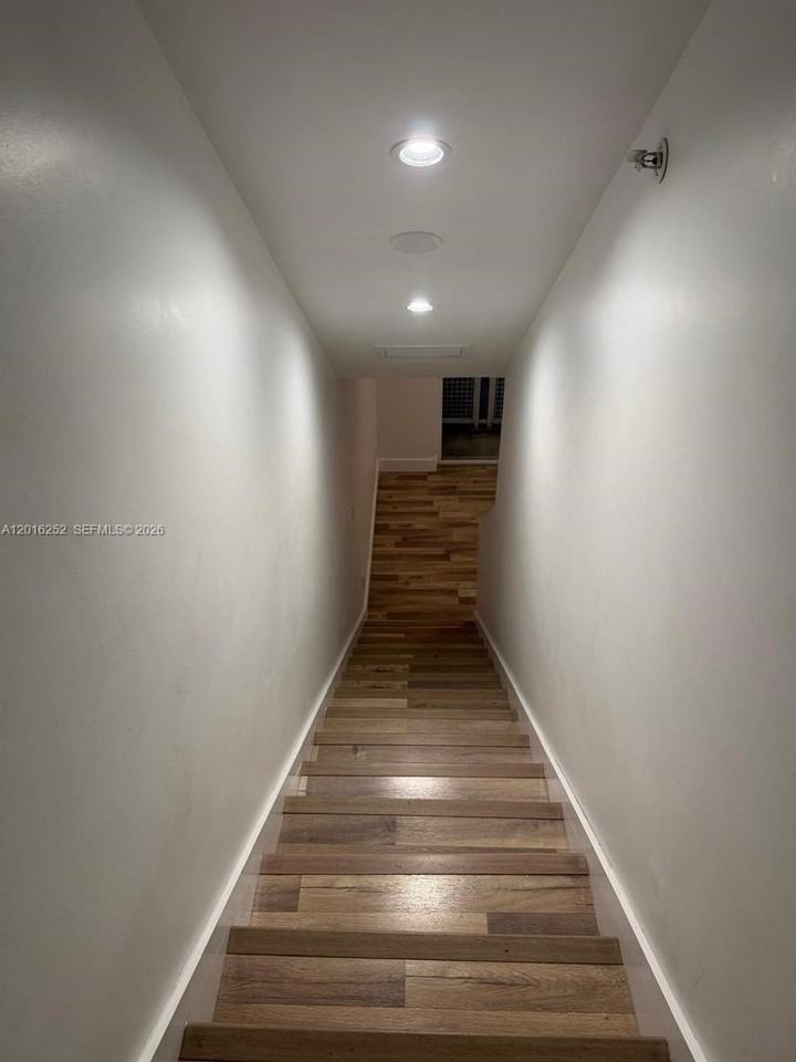450 Sw 3rd St #8 - Photo 6 of 14