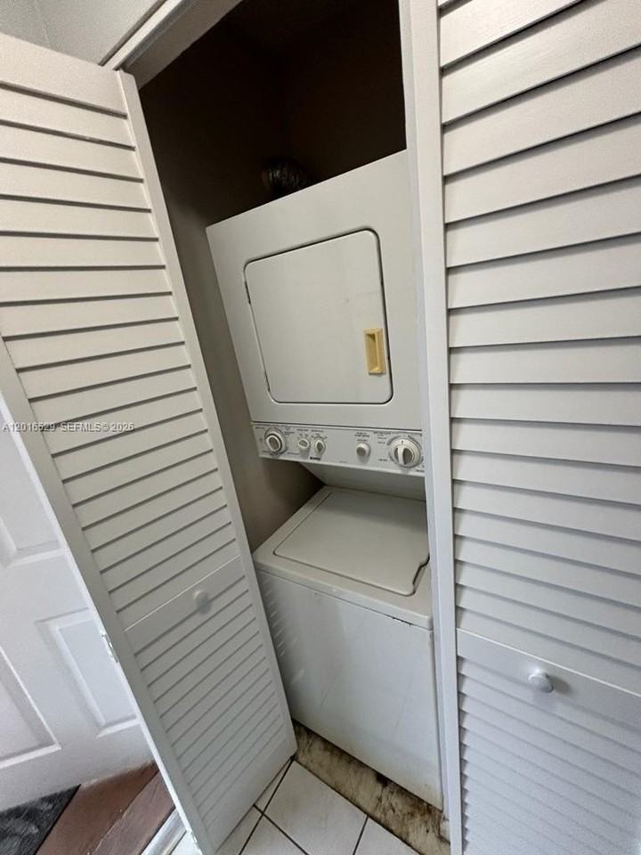 10329 Nw 11th St #201 - Photo 5 of 12