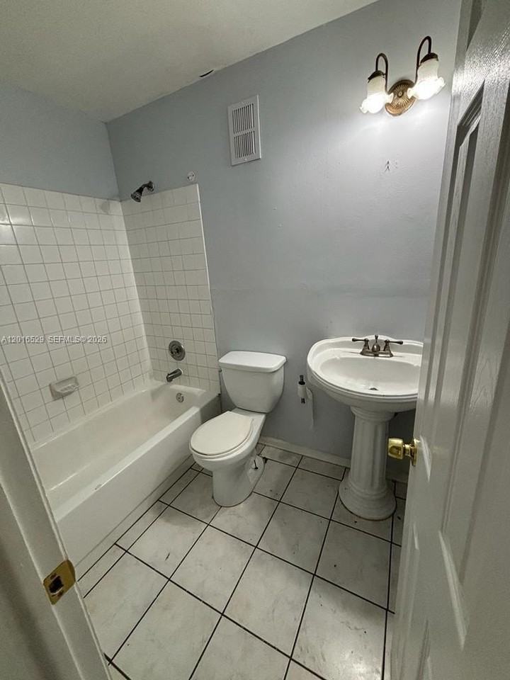 10329 Nw 11th St #201 - Photo 6 of 12