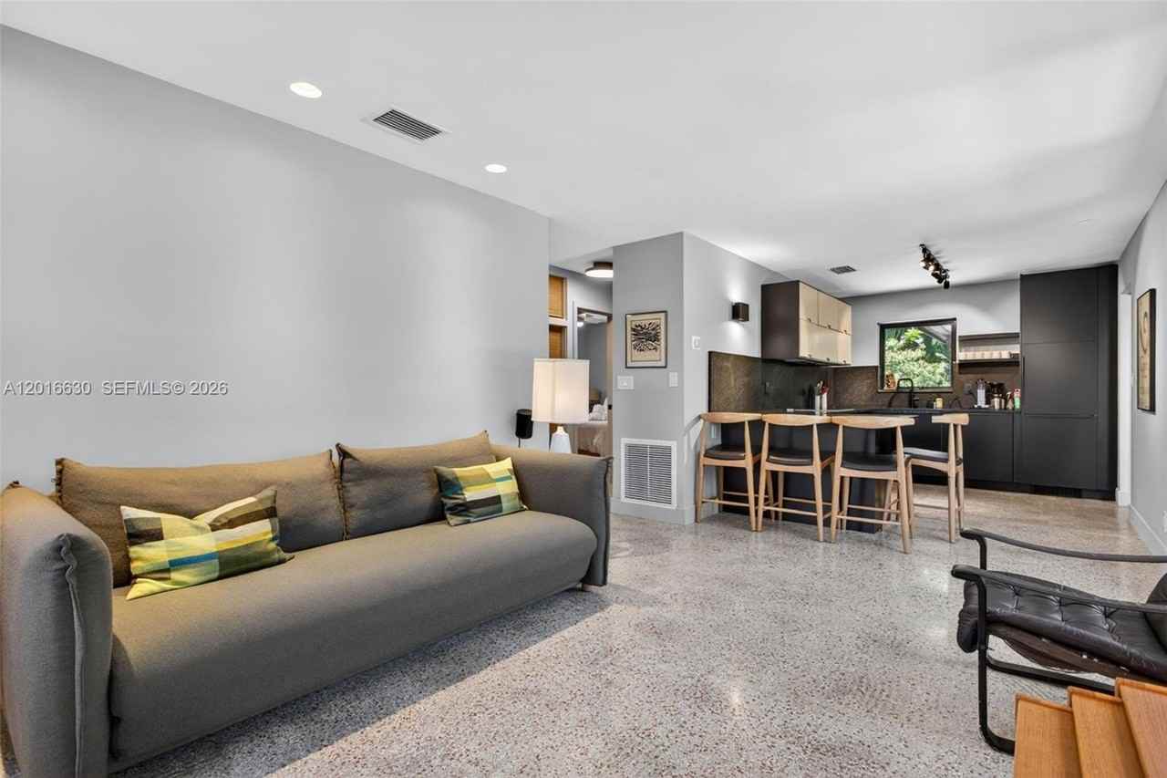 3781 Ne 13th Ave - Photo 4 of 25