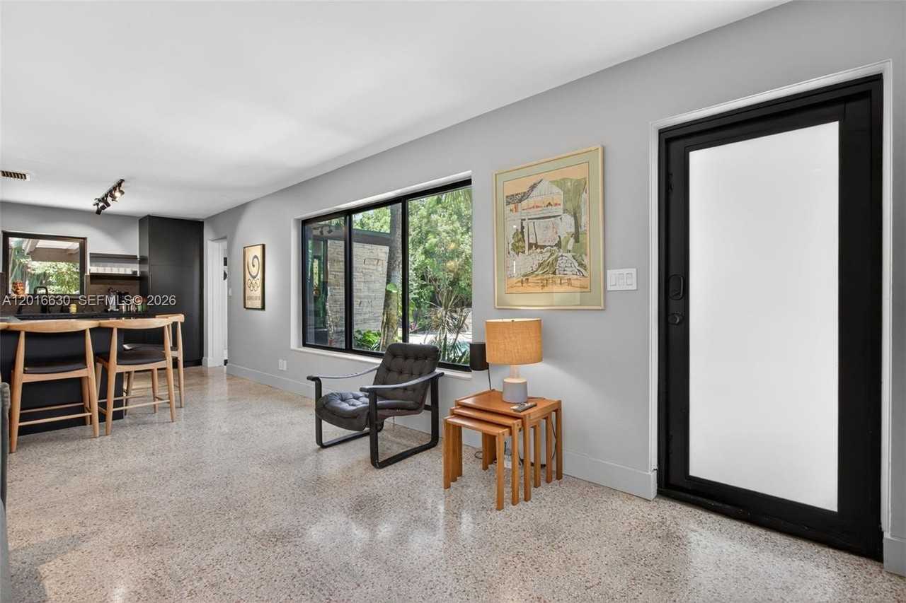 3781 Ne 13th Ave - Photo 5 of 25