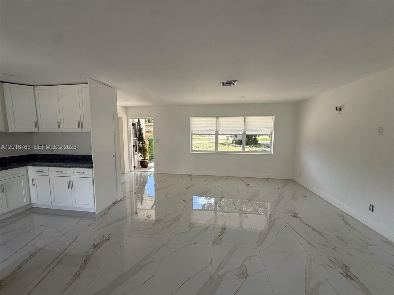 1606 Nw 12th Ave - Photo 5 of 50