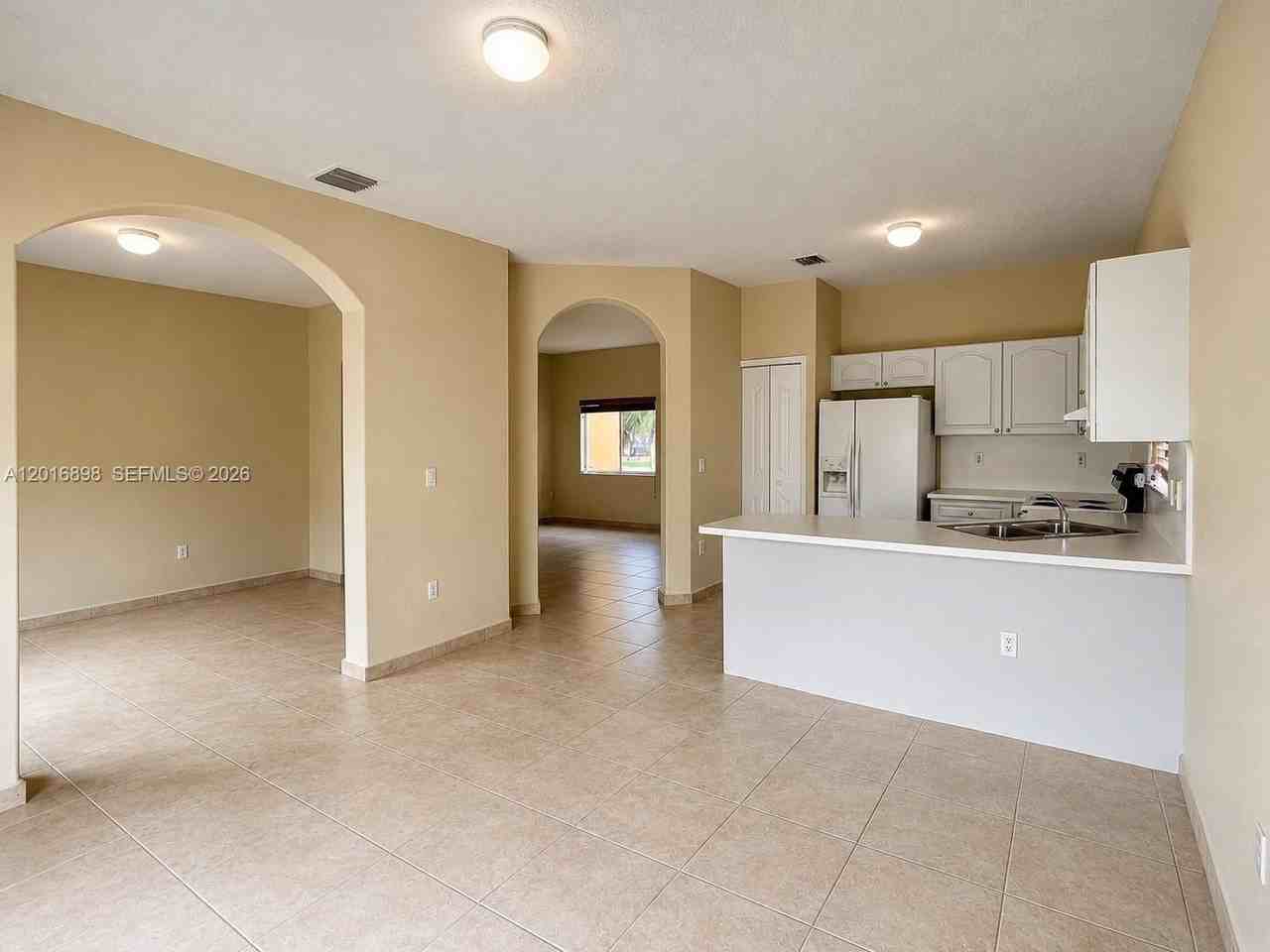 705 Se 13th Ter - Photo 3 of 15