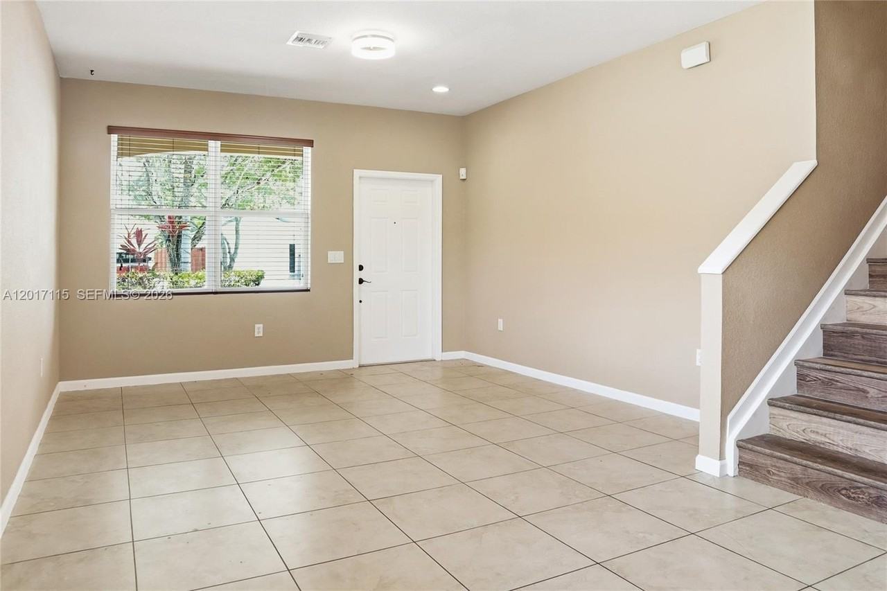 3072 Se 5th Dr - Photo 2 of 20