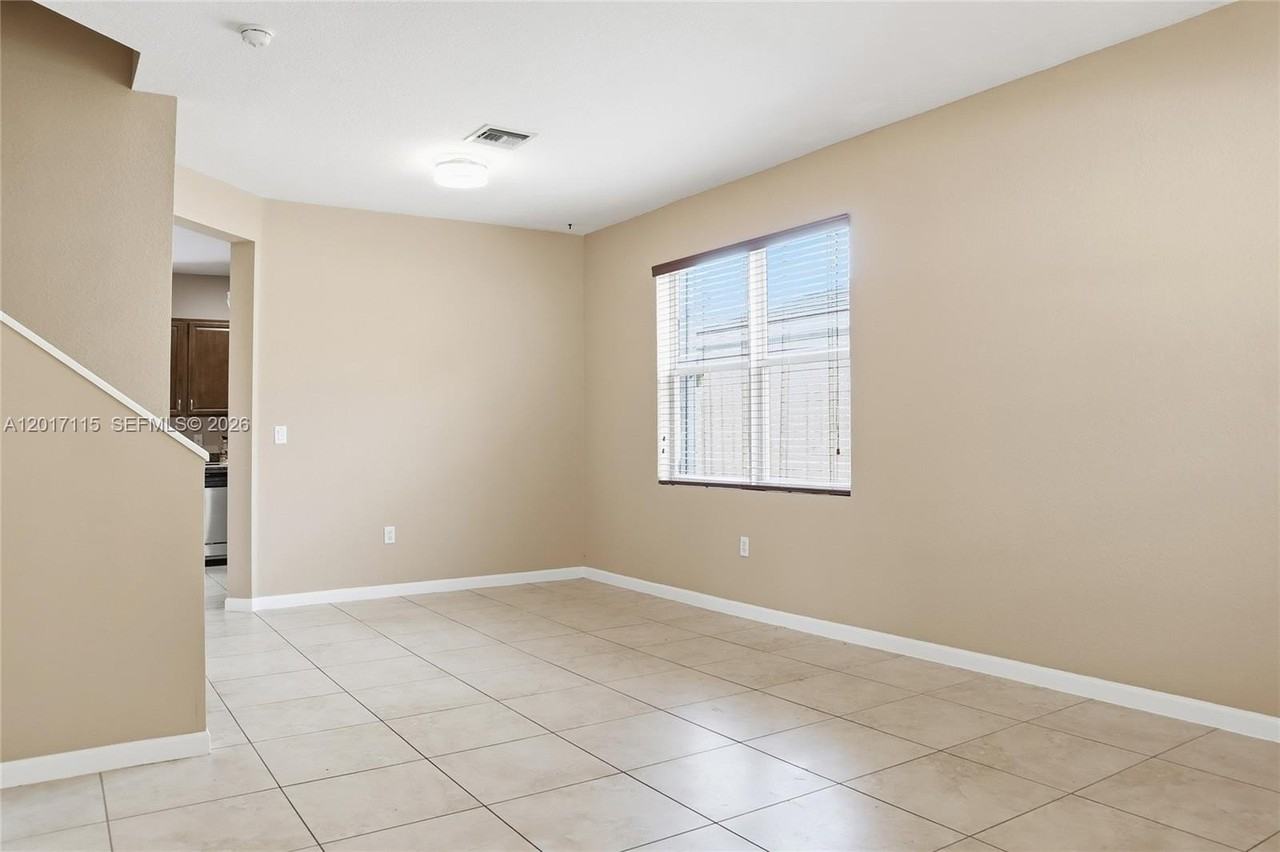 3072 Se 5th Dr - Photo 3 of 20