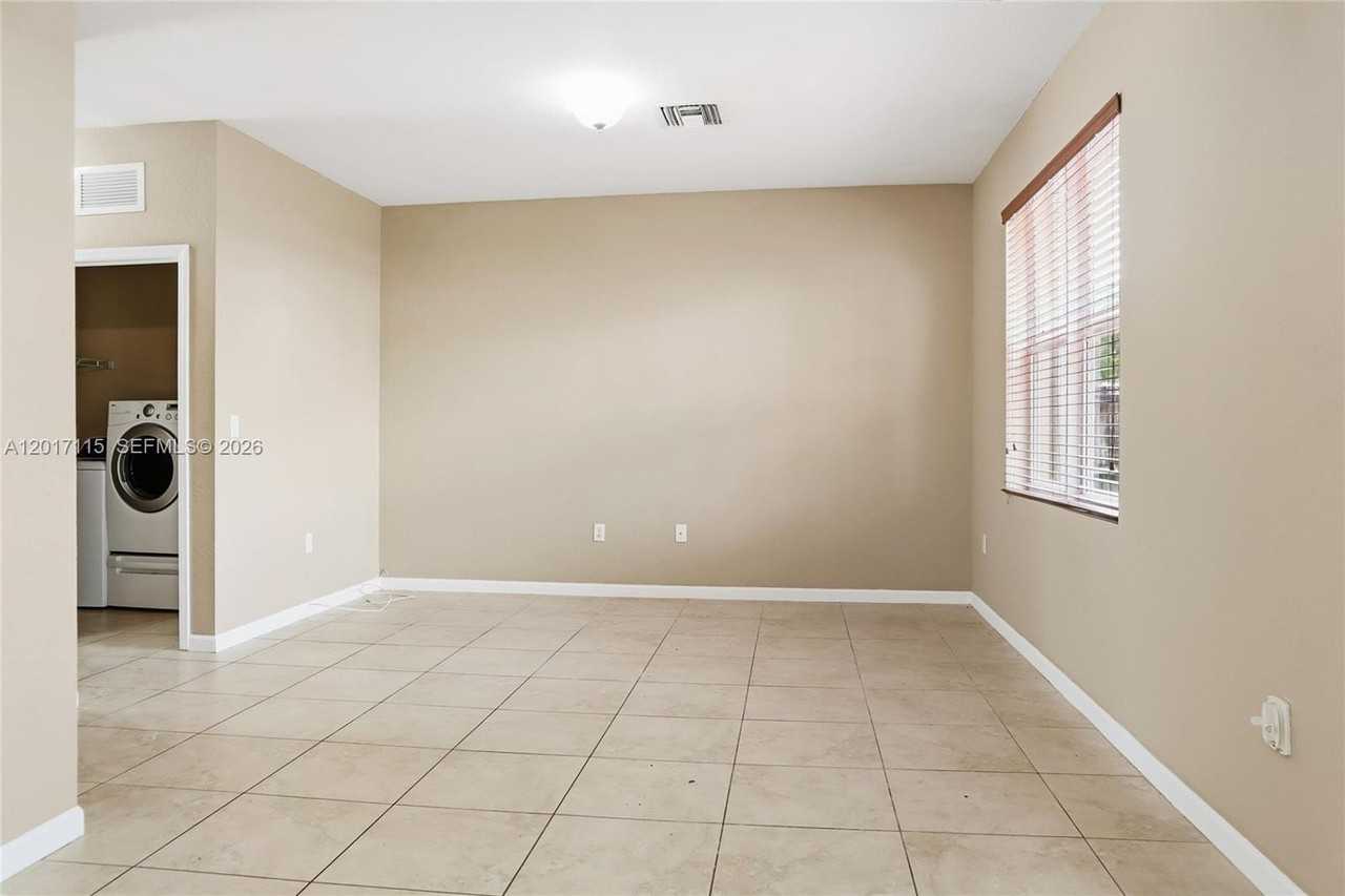3072 Se 5th Dr - Photo 4 of 20