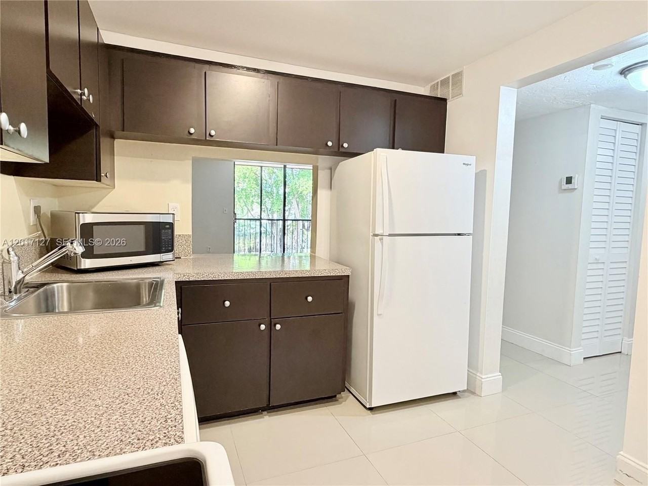 450 Commodore Dr #214 - Photo 2 of 10