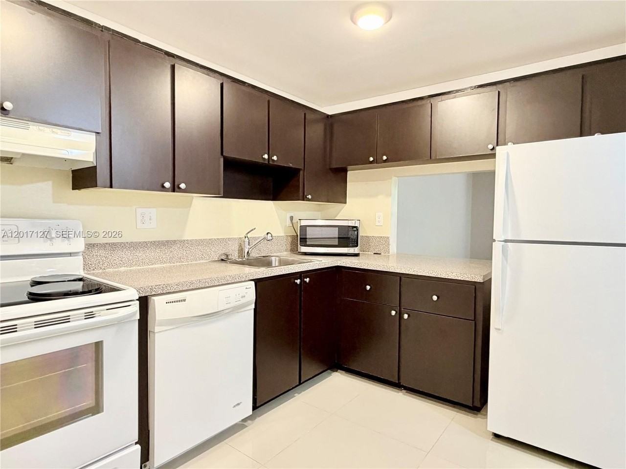 450 Commodore Dr #214 - Photo 3 of 10
