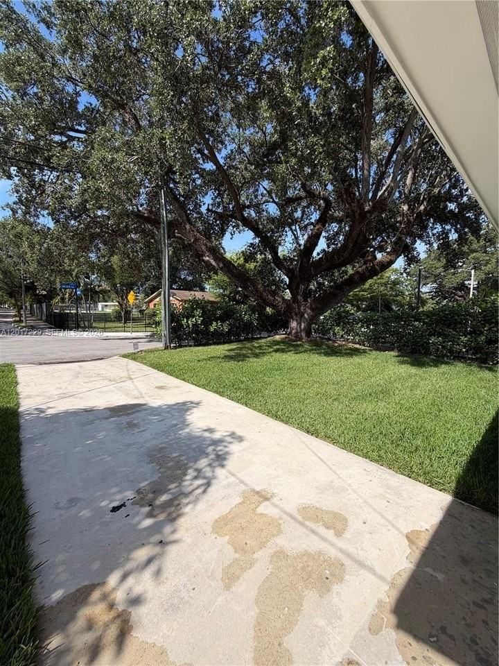 6091 Sw 64th Ter #0 - Photo 3 of 18