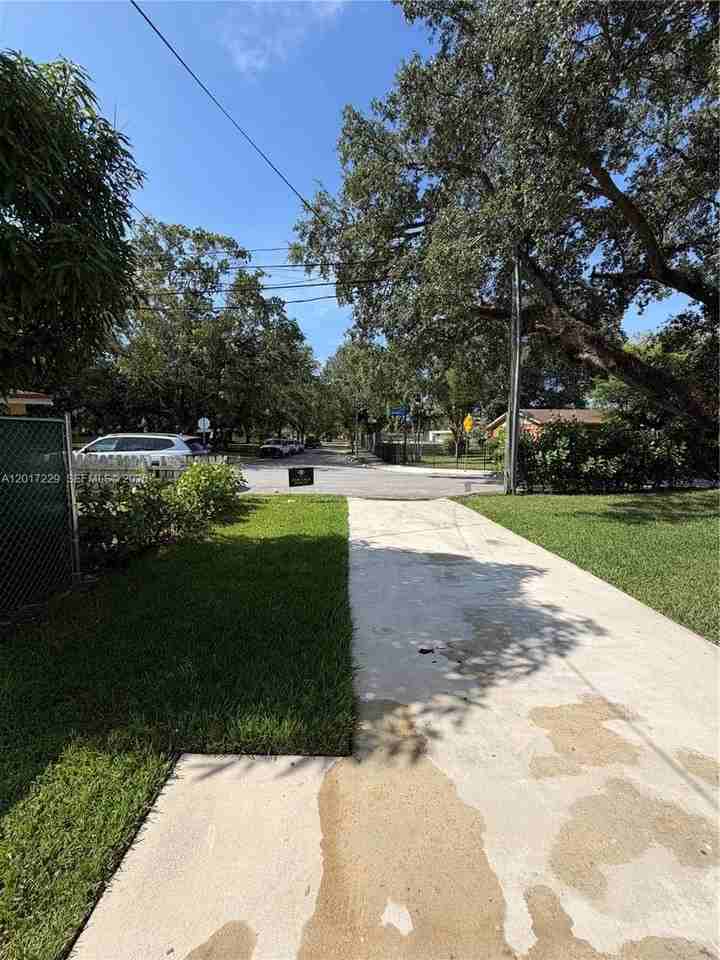 6091 Sw 64th Ter #0 - Photo 4 of 18