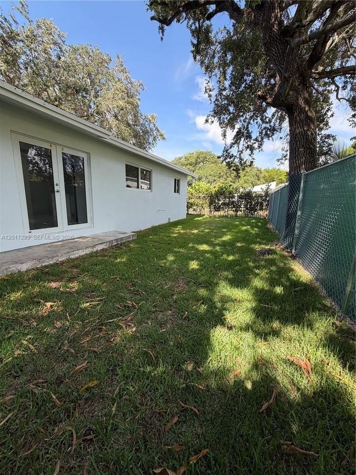 6091 Sw 64th Ter #0 - Photo 5 of 18