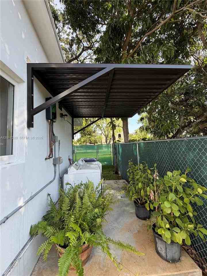 6091 Sw 64th Ter #0 - Photo 6 of 18