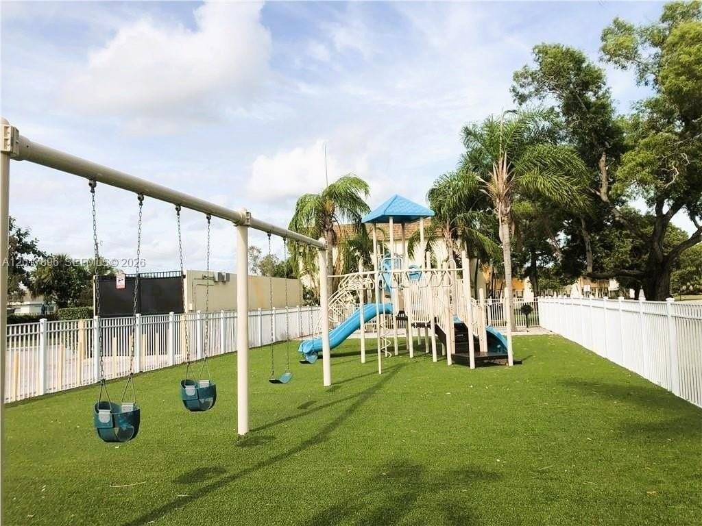 4719 Nw 9th Dr #4719 - Photo 4 of 6