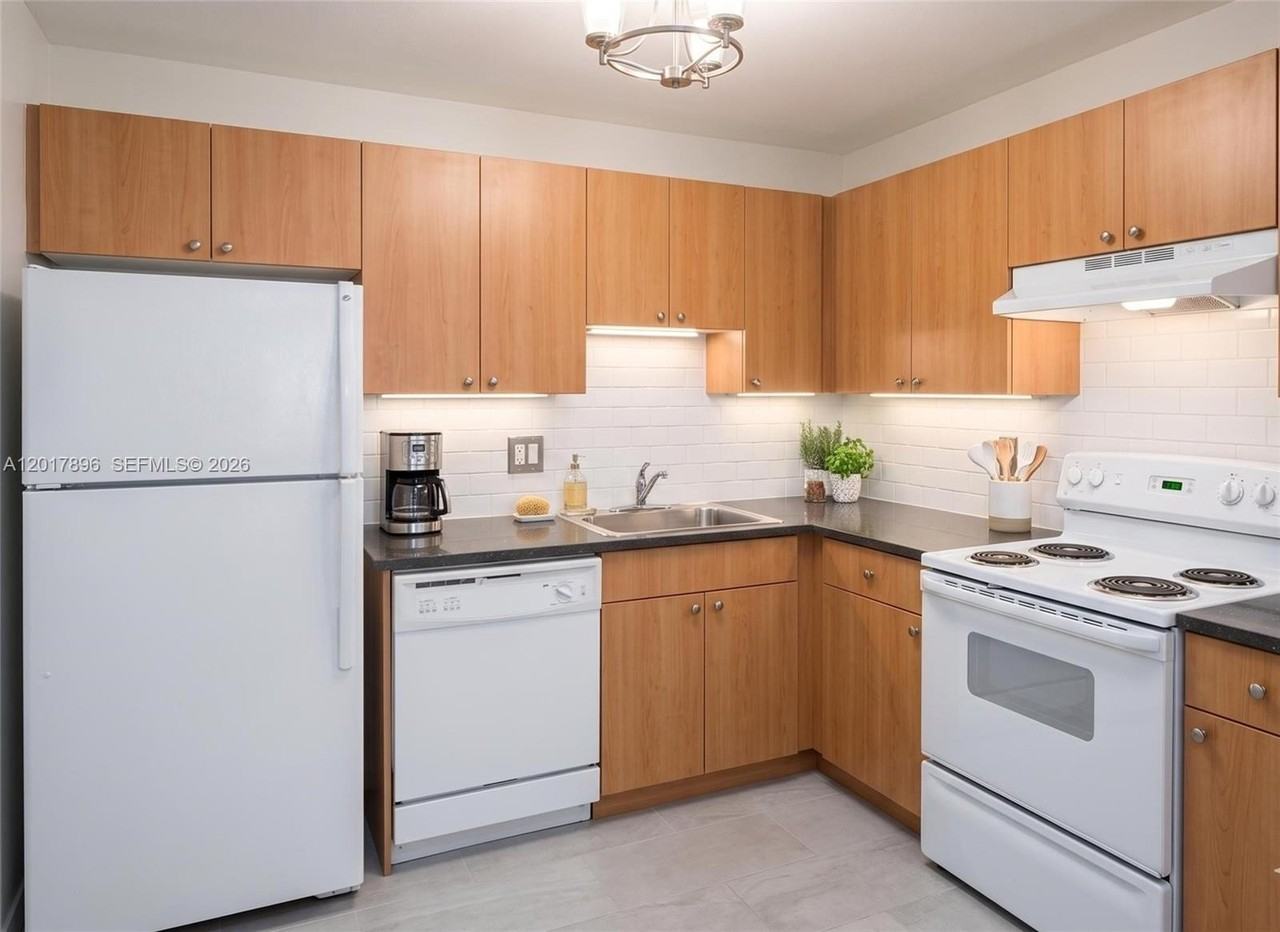 4719 Nw 9th Dr #4719 - Photo 5 of 6