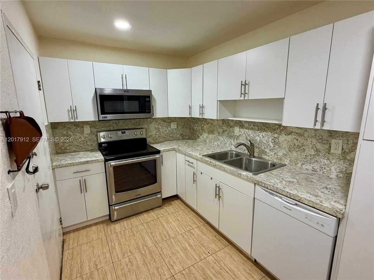 9429 Sw 76th St #W25 - Photo 5 of 18