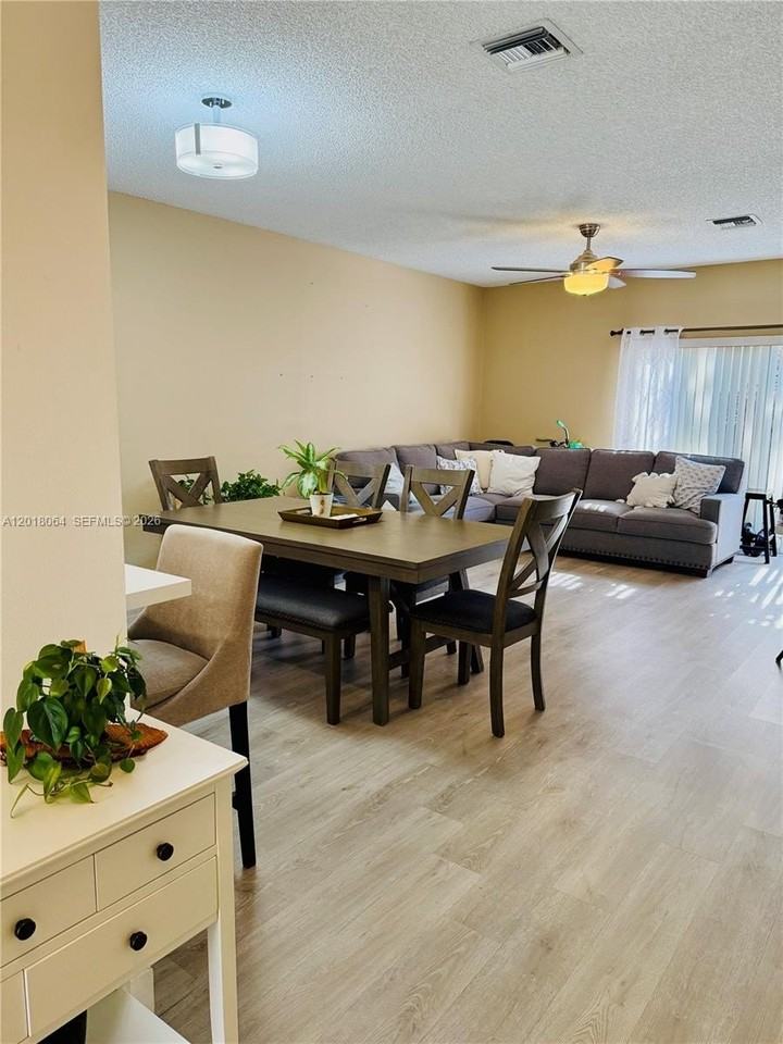 16213 Emerald Cove Rd - Photo 7 of 27