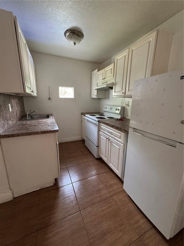 410 N 58th Ave #408 - Photo 2 of 7