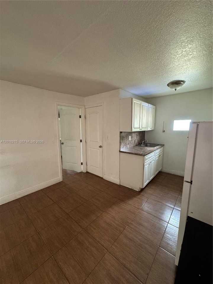410 N 58th Ave #408 - Photo 3 of 7