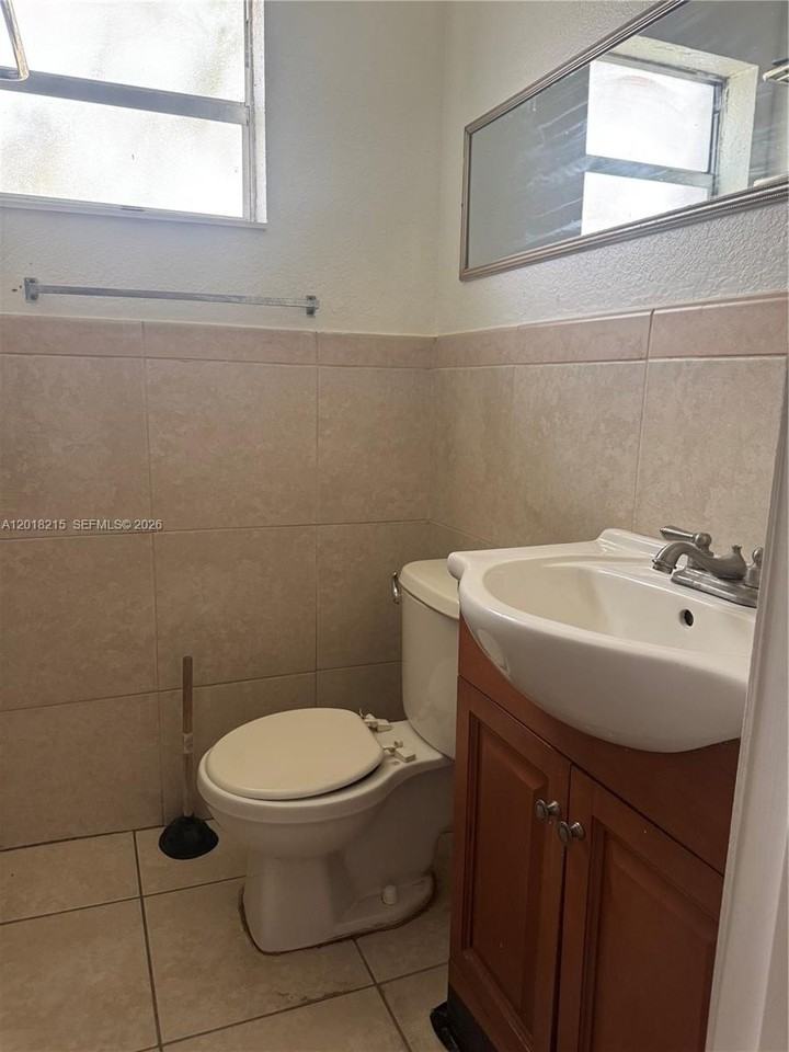 410 N 58th Ave #408 - Photo 4 of 7
