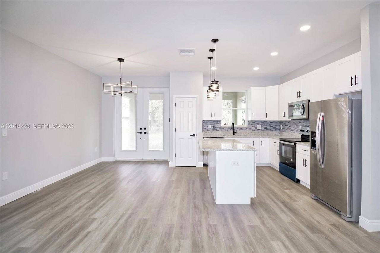 4510 Boabadilla Ave - Photo 6 of 29