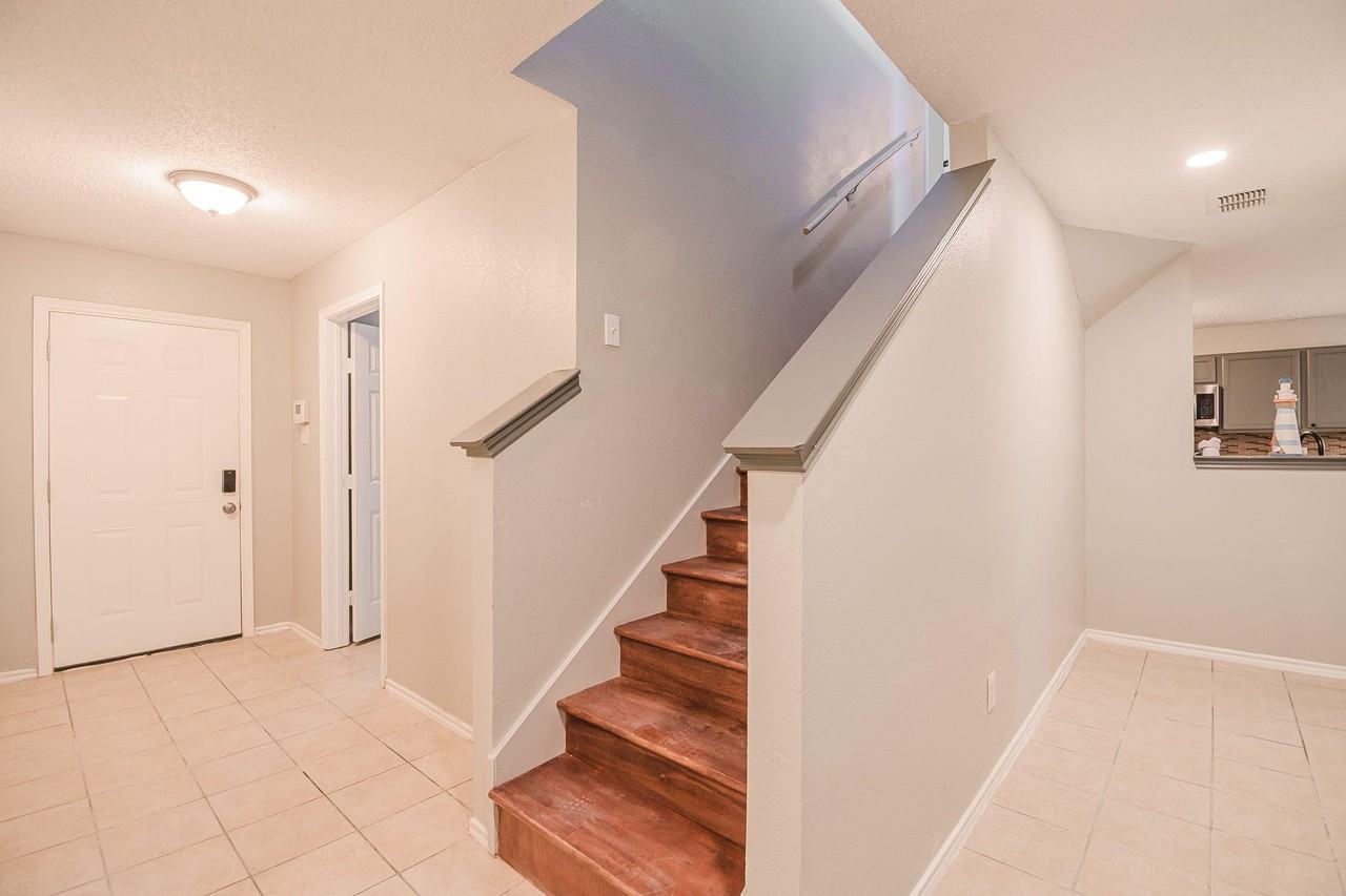 W Grove Ln - Photo 3 of 23