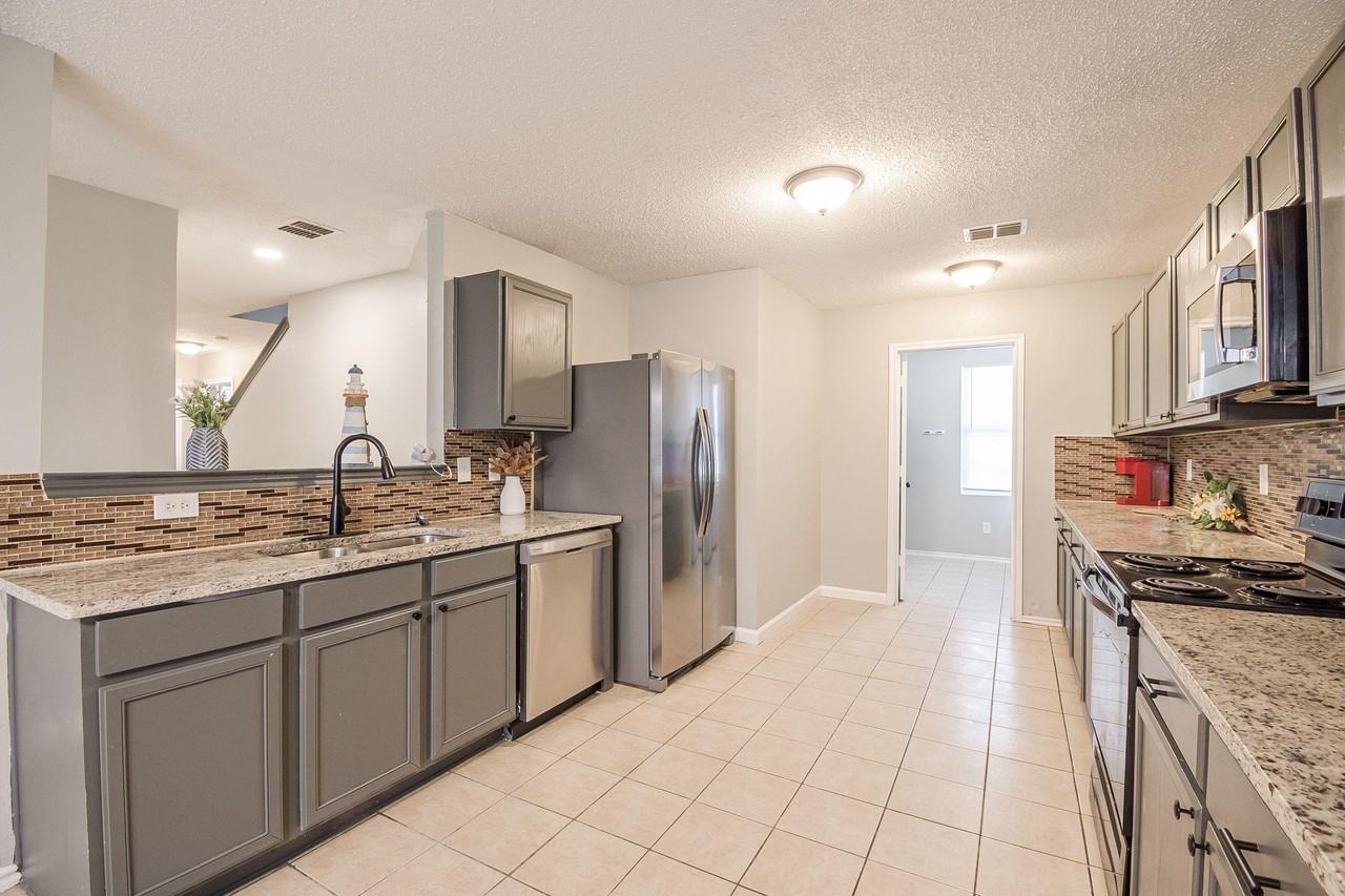 W Grove Ln - Photo 7 of 23