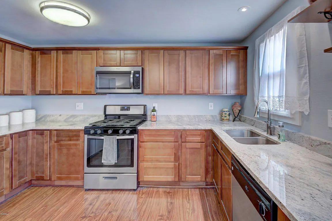 N 38th St - Photo 3 of 9