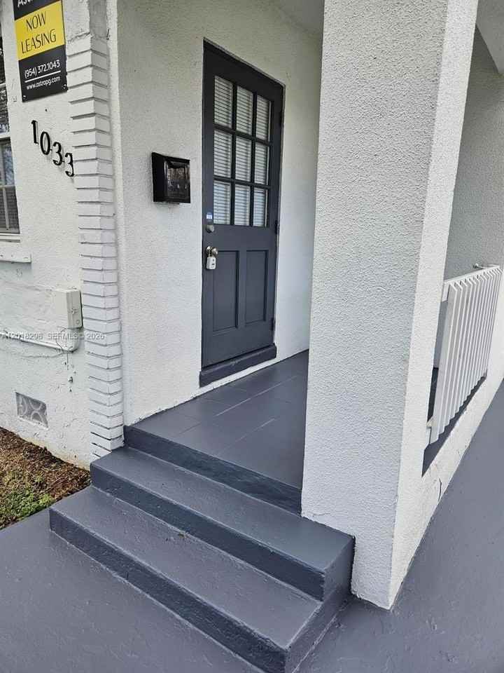 1033 N Andrews Ave - Photo 2 of 7