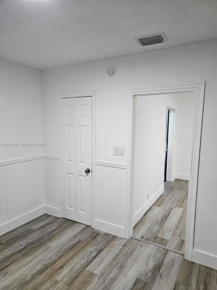 1033 N Andrews Ave - Photo 4 of 7