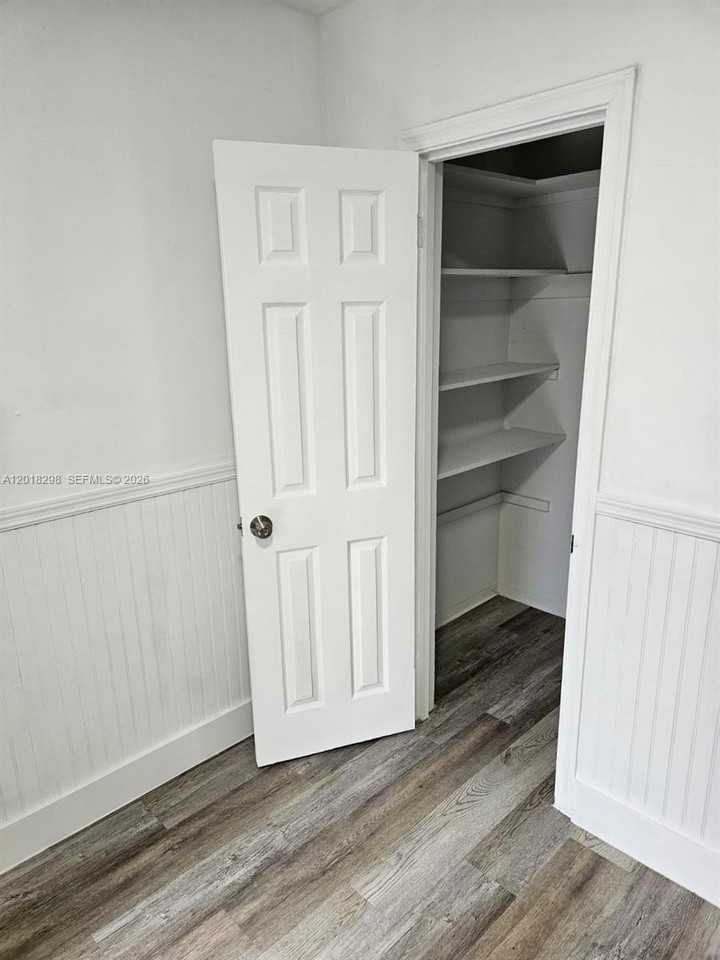 1033 N Andrews Ave - Photo 6 of 7
