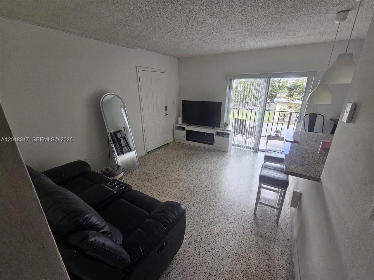 1241 Nw 6th St #6 - Photo 5 of 14