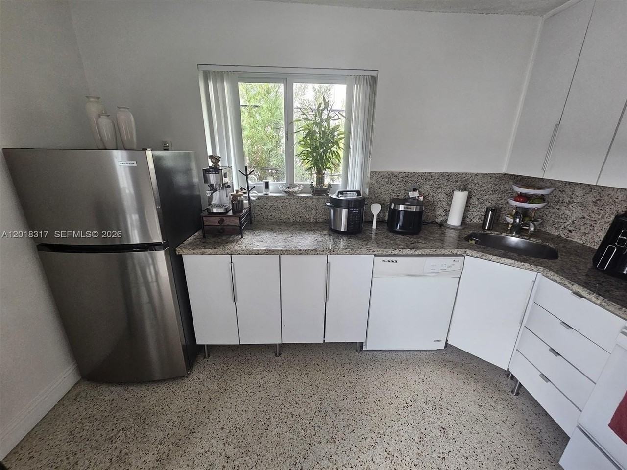1241 Nw 6th St #6 - Photo 6 of 14