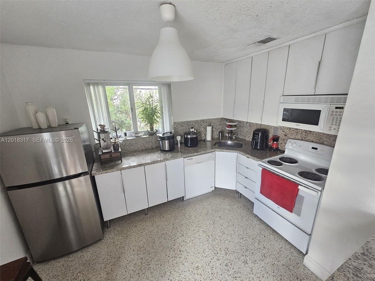 1241 Nw 6th St #6 - Photo 7 of 14