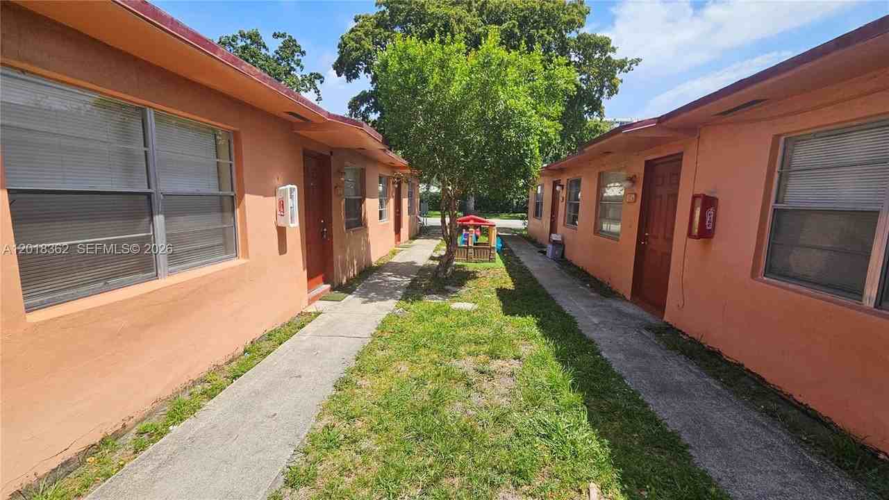860 Sw 6th Ct #3 - Photo 2 of 12