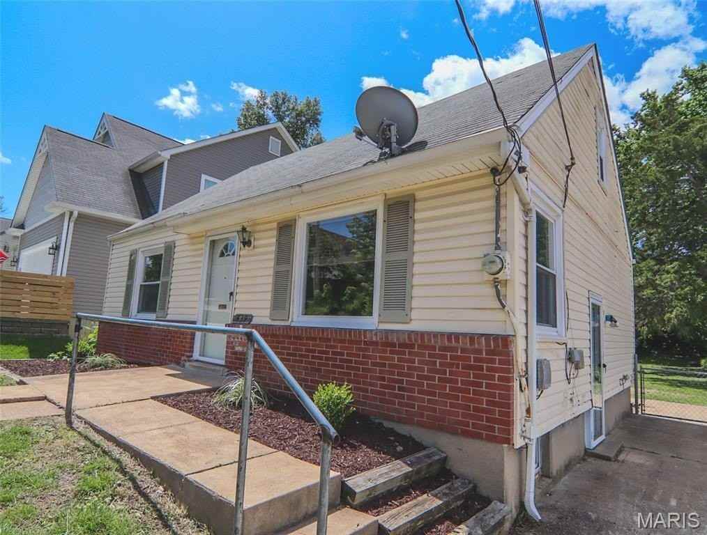 439 Caroline Ave - Photo 2 of 19