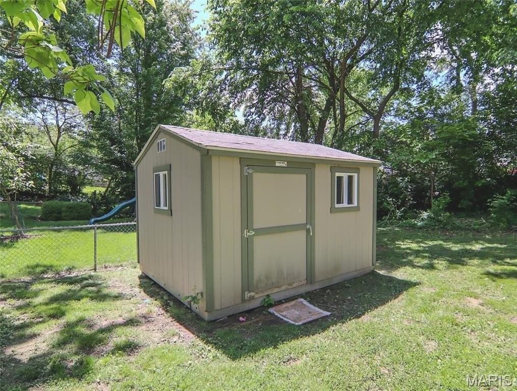 439 Caroline Ave - Photo 4 of 19