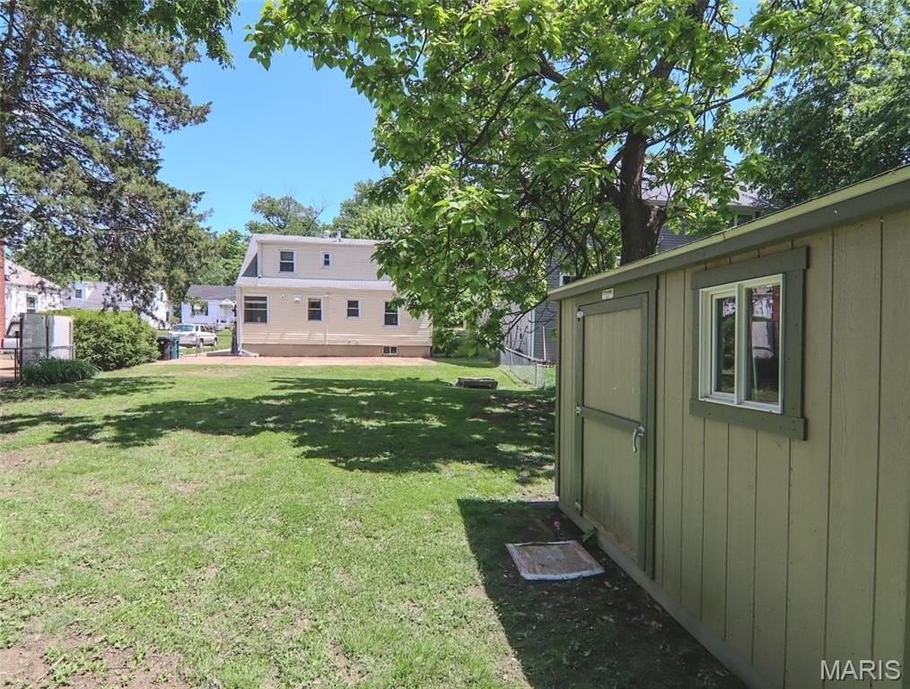 439 Caroline Ave - Photo 5 of 19